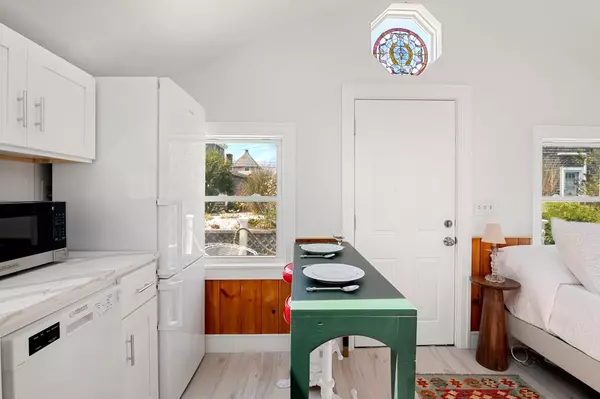 Provincetown, MA 02657,21 Dewey Avenue #U3