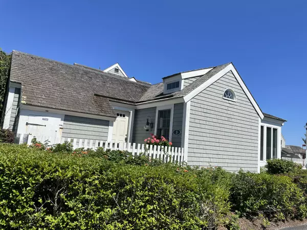 Mashpee, MA 02649,3 Hyannis Point Road