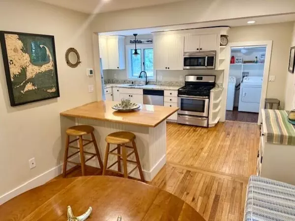 Cotuit, MA 02635,428 Main Street