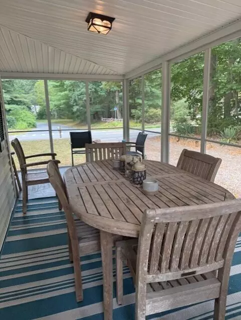 Cotuit, MA 02635,428 Main Street