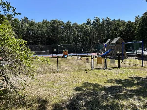 Mashpee, MA 02649,10 Shadbush Circle