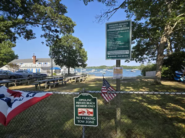 Centerville, MA 02632,82 Yacht Club Road