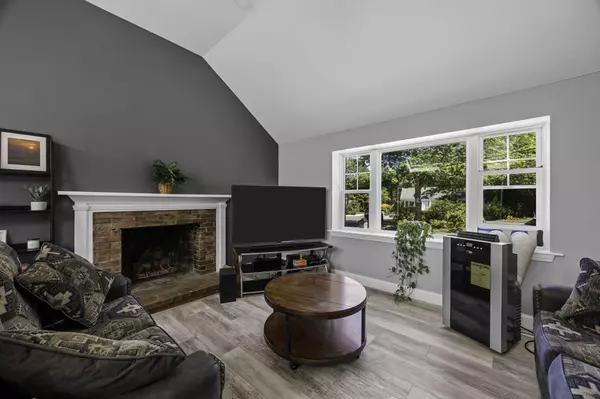 Hyannis, MA 02601,295 Sudbury Lane