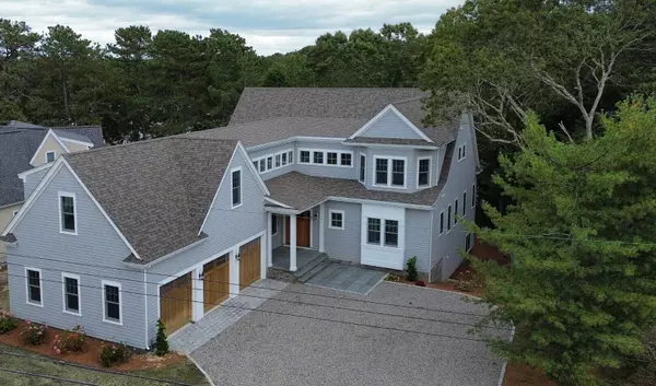 28 Quaker Run Road, Mashpee, MA 02649