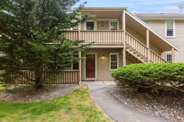 Hyannis, MA 02601,1029 Iyannough Road #9B