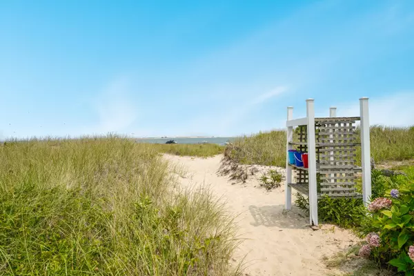 Chatham, MA 02633,196 Shore Road