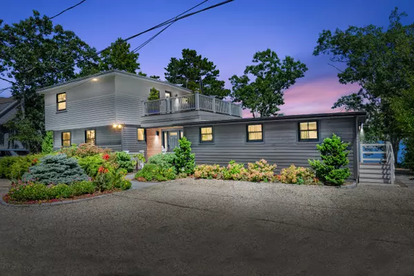 Mashpee, MA 02649,18 Great River Road