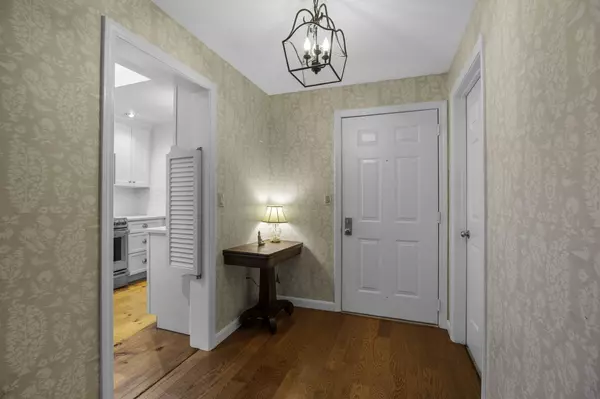 Yarmouth Port, MA 02675,228 Kates Path