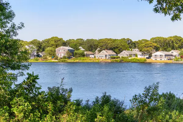 Falmouth, MA 02540,29 Miami Avenue