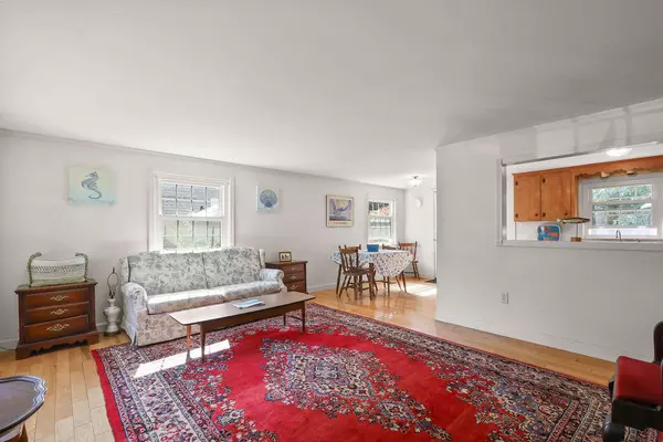 East Falmouth, MA 02536,7 Yale Drive