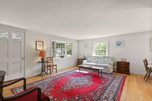 East Falmouth, MA 02536,7 Yale Drive