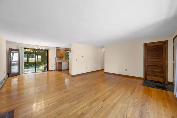 Yarmouth Port, MA 02675,793 Route 6A