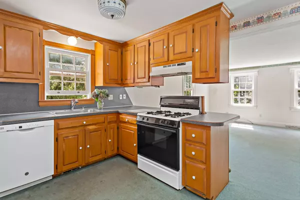 Cotuit, MA 02635,426 Old Post Road