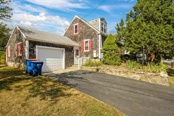 Mattapoisett, MA 02739,13 Hammond Street