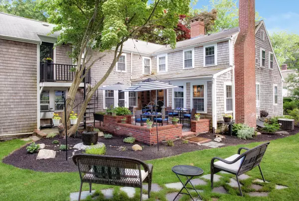 Yarmouth Port, MA 02675,186 Route 6A