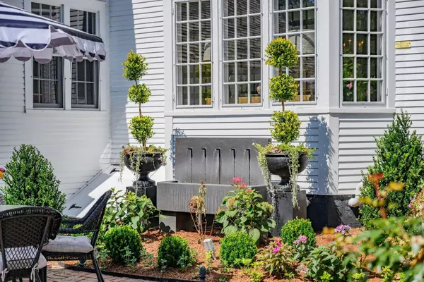Falmouth, MA 02540,71 Main Street