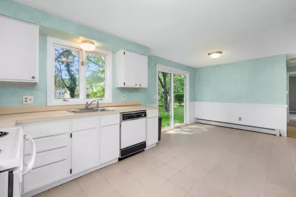 East Falmouth, MA 02536,32 Jamie Lane