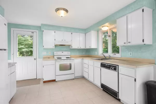 East Falmouth, MA 02536,32 Jamie Lane
