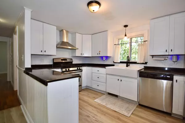 Hyannis, MA 02601,296 Lincoln Road