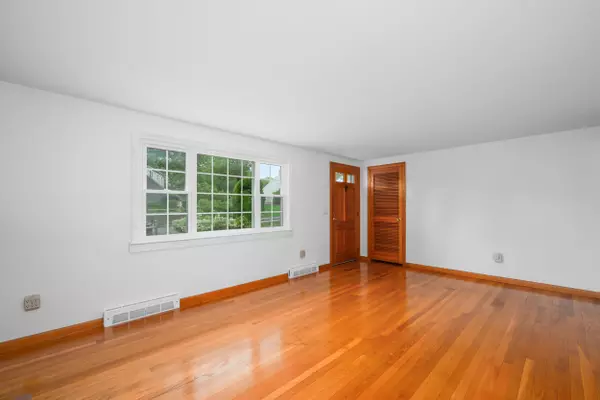 South Dennis, MA 02660,16 Dunstable Cross Road