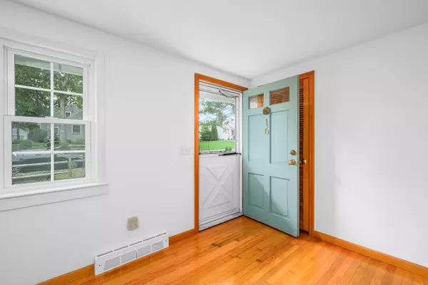 South Dennis, MA 02660,16 Dunstable Cross Road