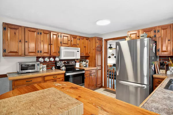 Harwich, MA 02645,14 Dogwood Lane