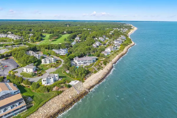 Mashpee, MA 02649,90 Shore Drive #16D