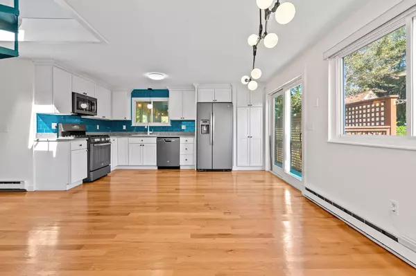 Provincetown, MA 02657,16 Off Conwell Street