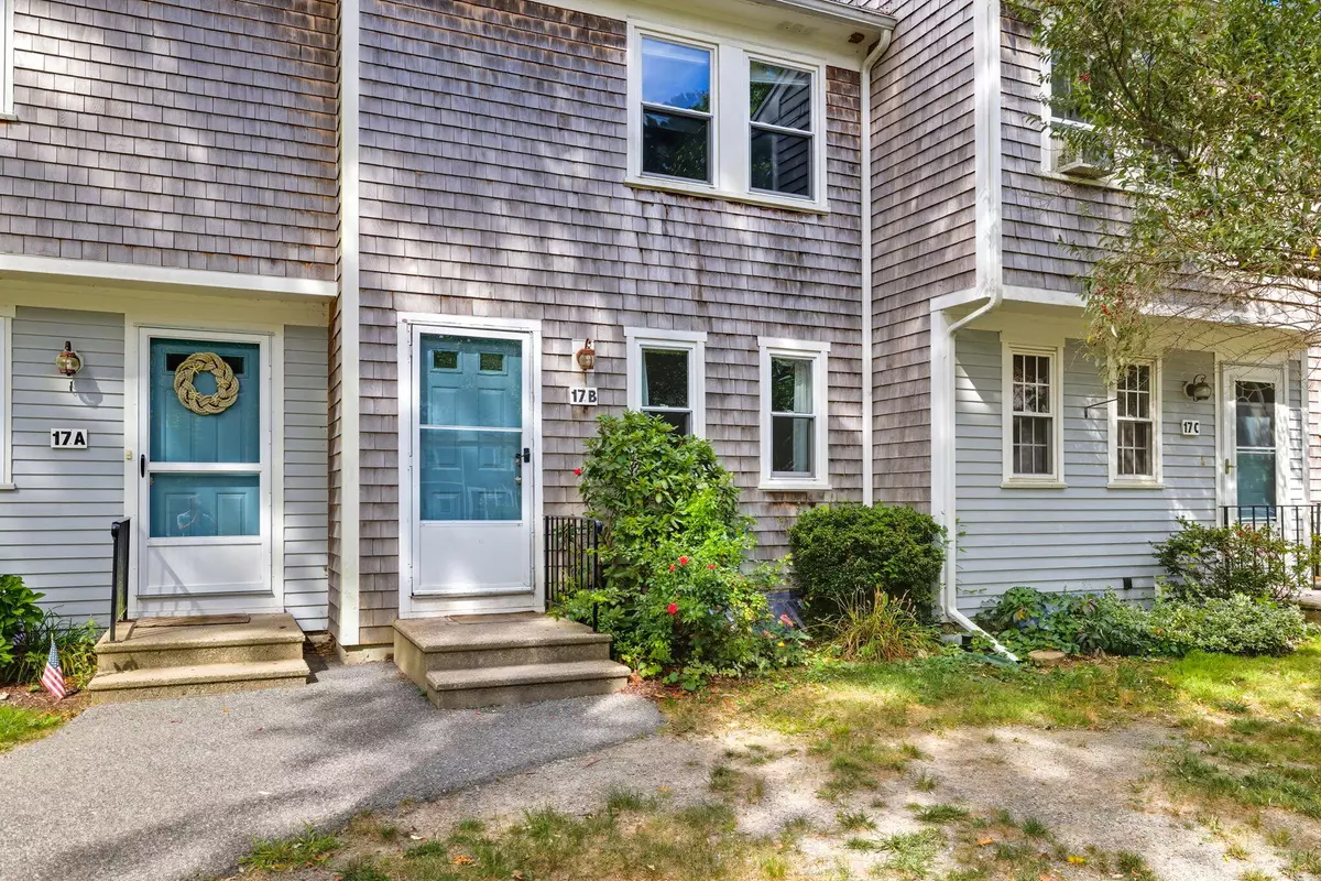 Mashpee, MA 02649,300 Falmouth Road #17B