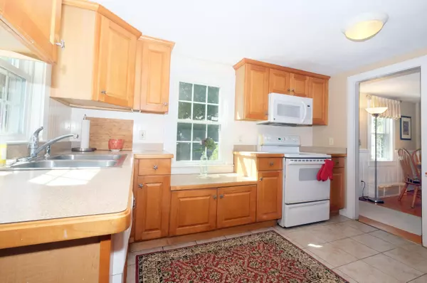 Hyannis, MA 02601,6 Holiday Lane