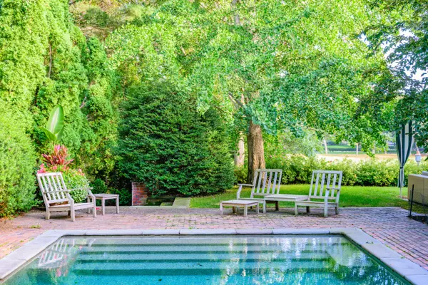 Osterville, MA 02655,245 North Bay Road