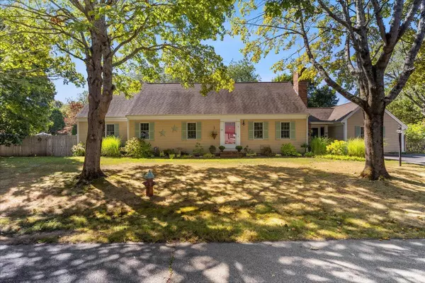 27 Emerald Lane, East Falmouth, MA 02536