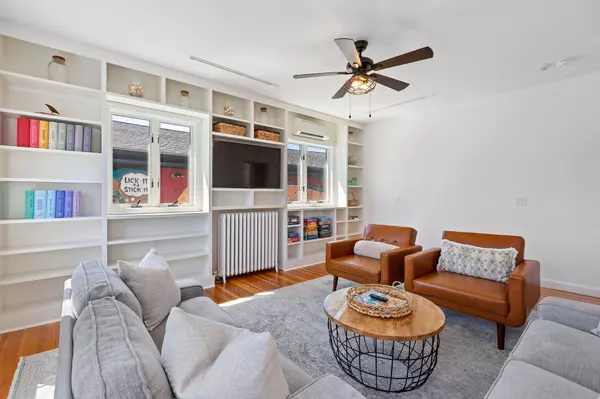Provincetown, MA 02657,290 Commercial Street #2B