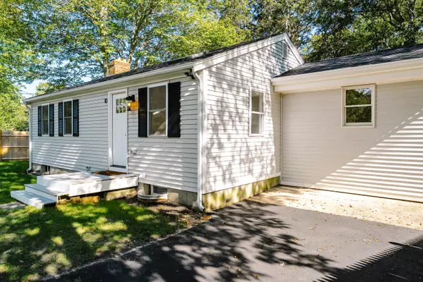 10 E Lake Rd, West Yarmouth, MA 02673