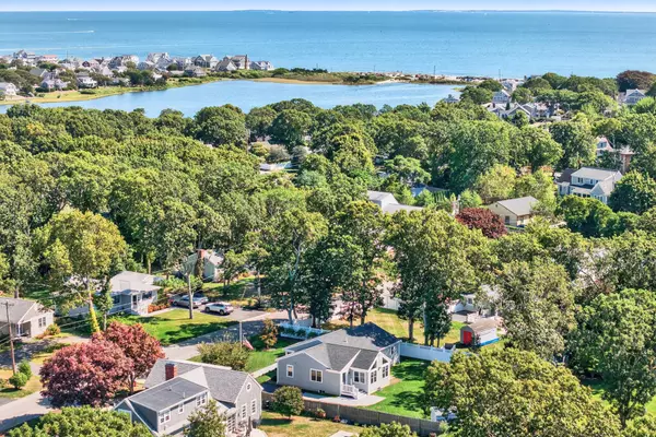 28 Hudson Street, Falmouth, MA 02540