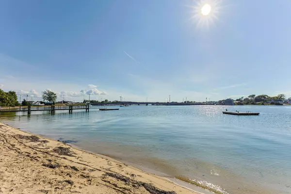 Buzzards Bay, MA 02532,9 Harrison Avenue