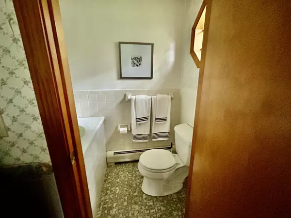 Yarmouth Port, MA 02675,50 Cottonwood Street