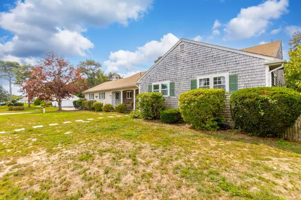 76 Captain Chase Road, South Yarmouth, MA 02664