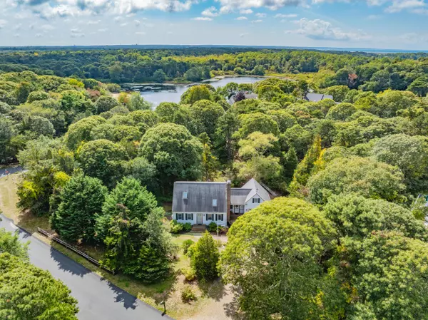 Eastham, MA 02642,10 Appleseed Road