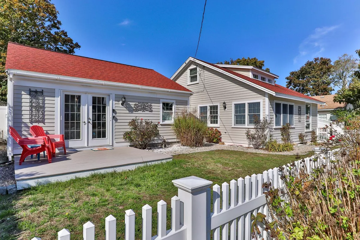 West Dennis, MA 02670,23 Doric Avenue