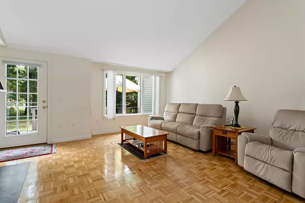 Mashpee, MA 02649,5 Friendship Court