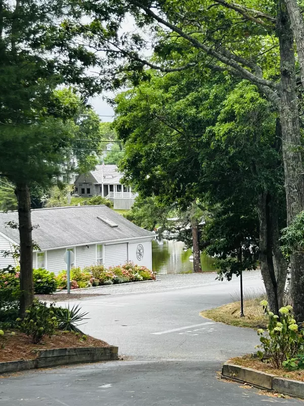 Mashpee, MA 02649,30 Bright Coves Way