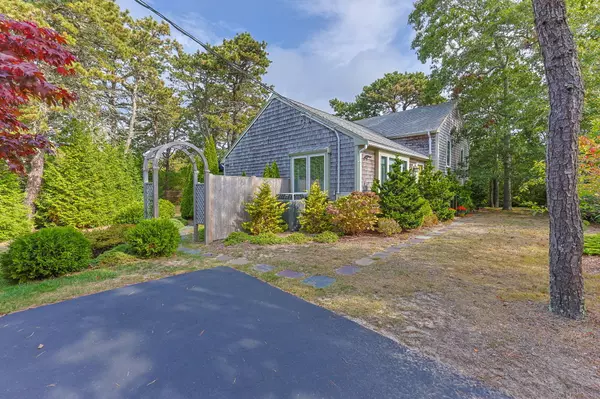Harwich, MA 02645,32 Walton Road