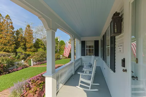 Chatham, MA 02633,85 Cedar Street