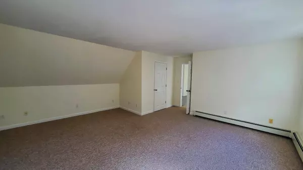 Falmouth, MA 02540,556 Carriage Shop Road