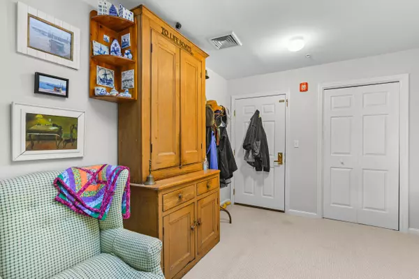 Chatham, MA 02633,912 Main Street #APT 304