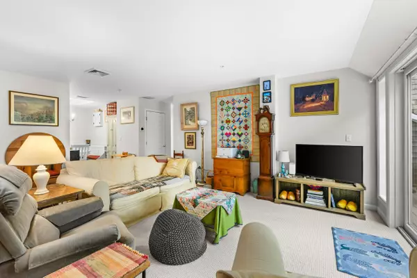 Chatham, MA 02633,912 Main Street #APT 304