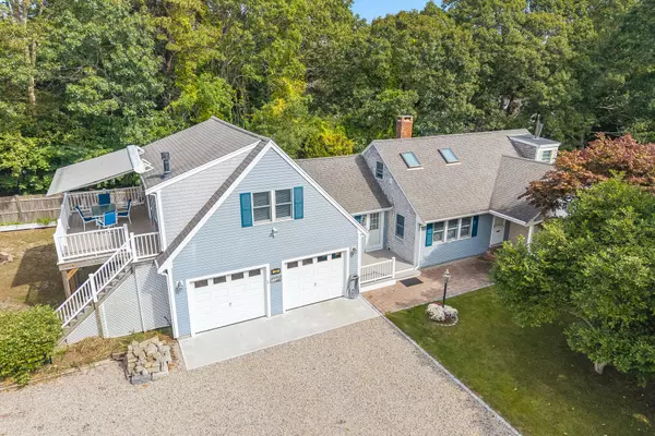 158 Lakeside Drive, Marstons Mills, MA 02648