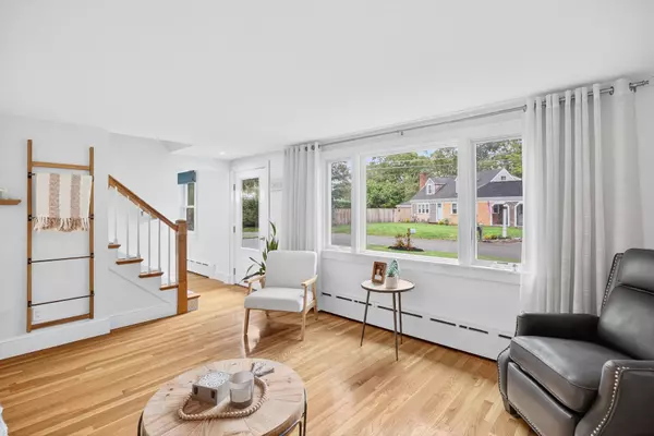 Cotuit, MA 02635,15 Geraldine Road