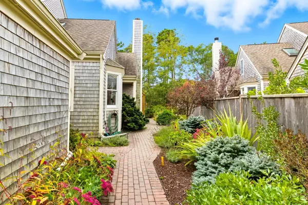 Yarmouth Port, MA 02675,21 Boxwood Cir Village